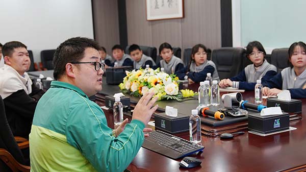 U8体育官网携手青少年探索绿色智造工厂